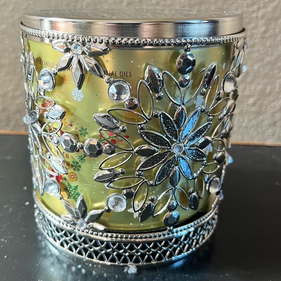 Brand new bath & body works 3 wick candle & holder winter peach marshmallow - Picture 1 of 6